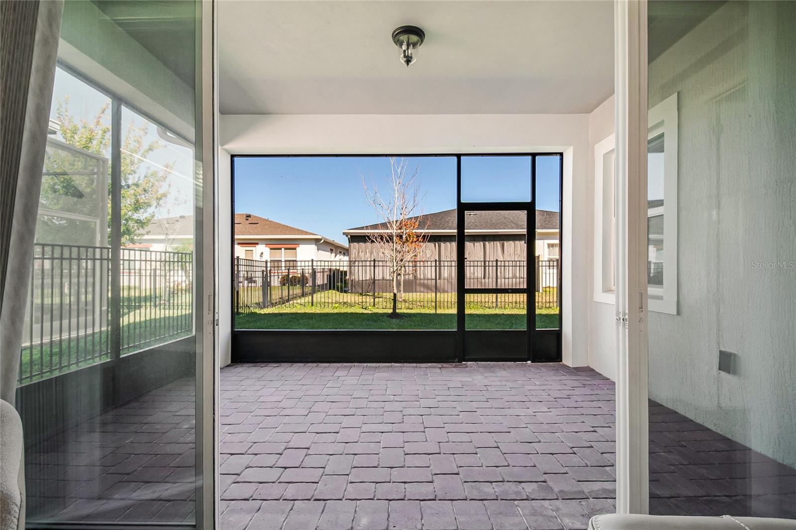 TWIN LAKES - Residential