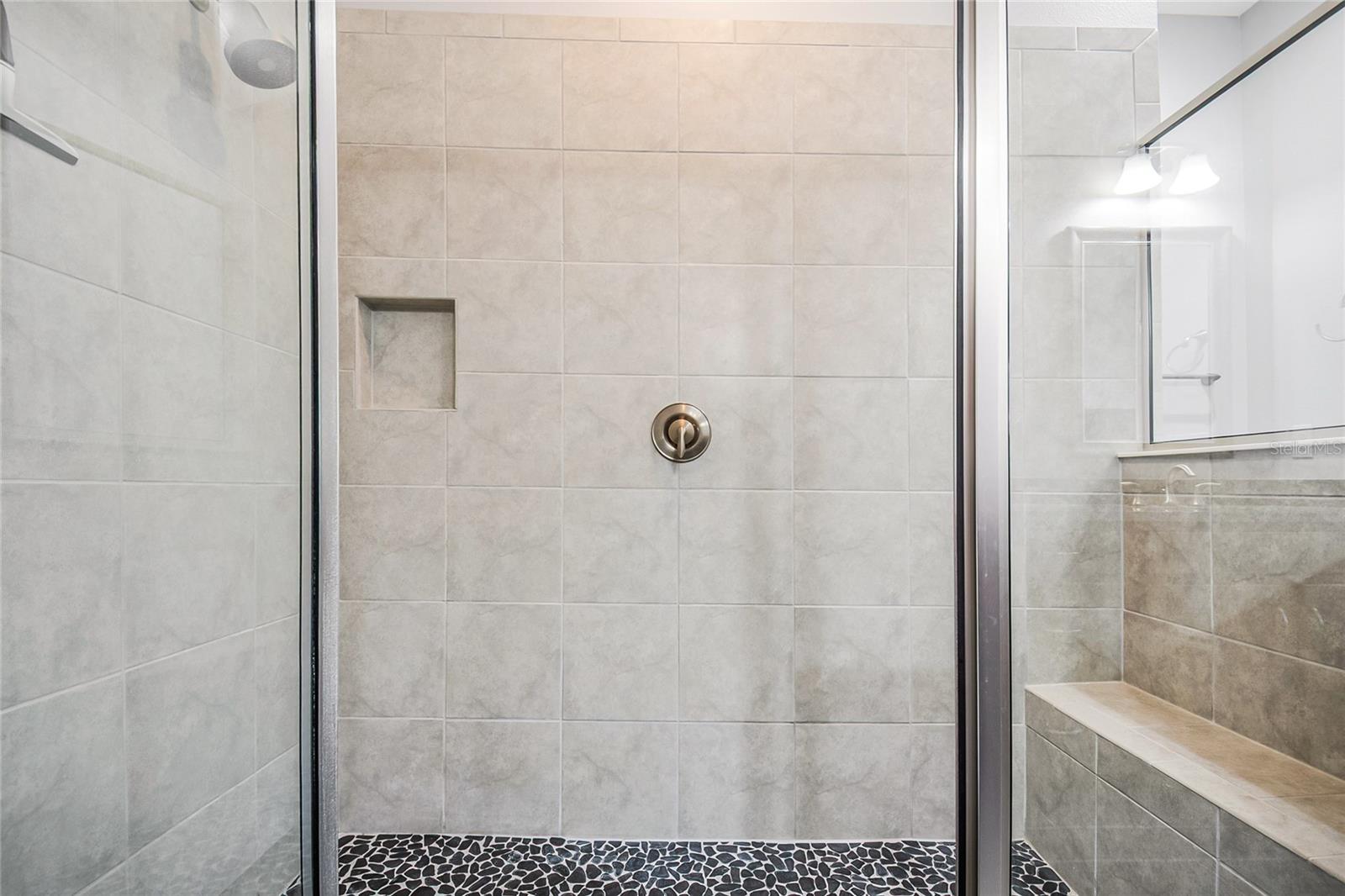 TWIN LAKES - Residential