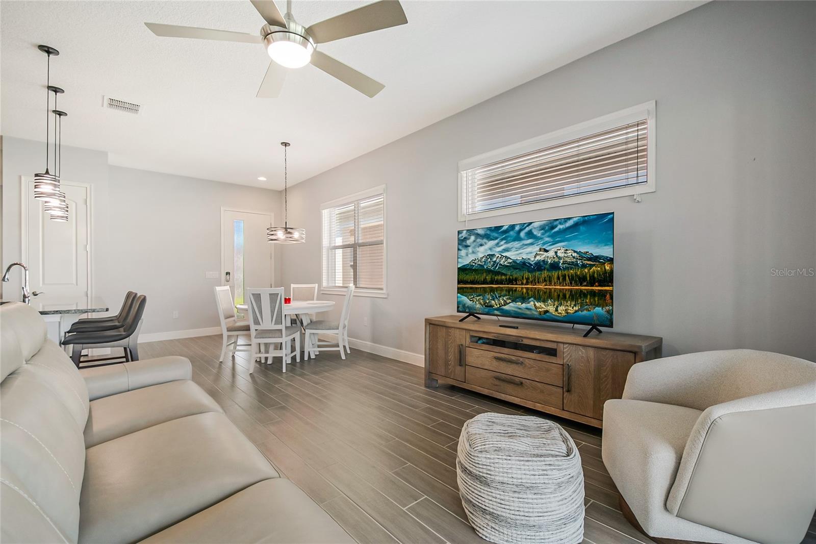 TWIN LAKES - Residential