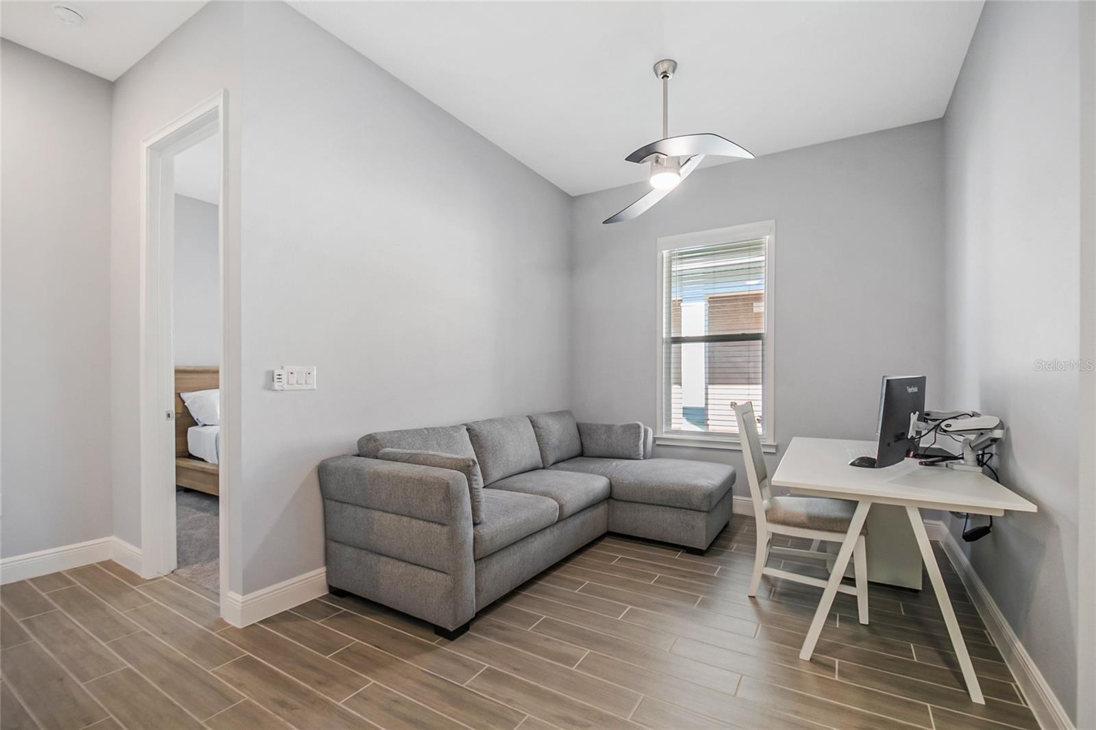 TWIN LAKES - Residential