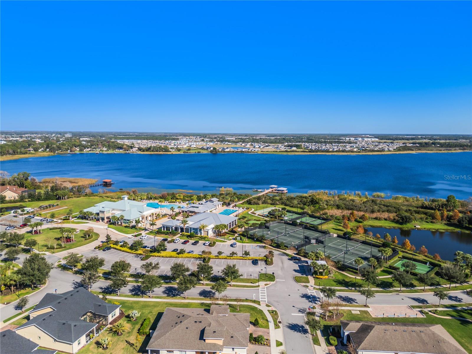 TWIN LAKES - Residential