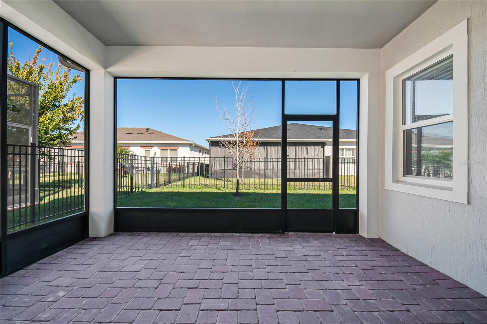 TWIN LAKES - Residential