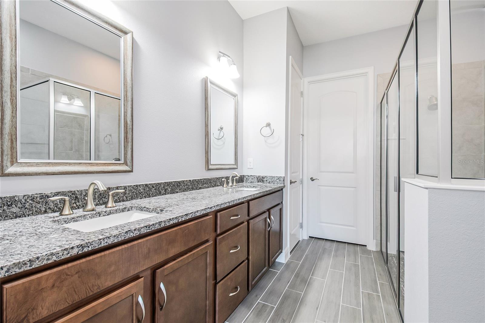 TWIN LAKES - Residential