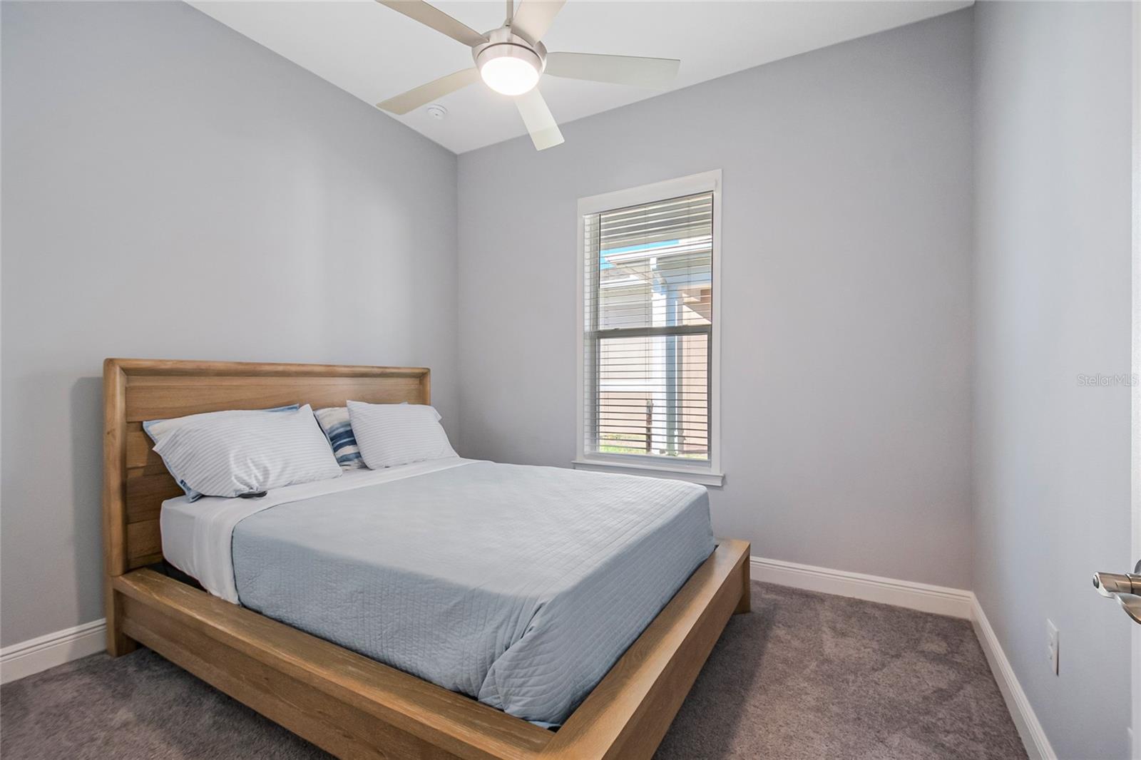 TWIN LAKES - Residential