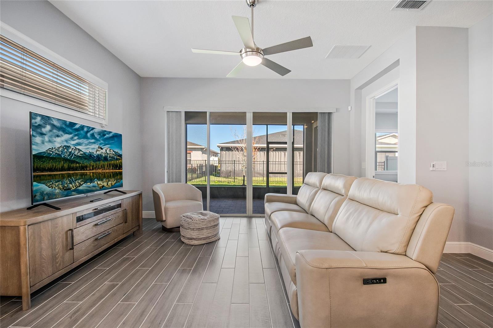 TWIN LAKES - Residential