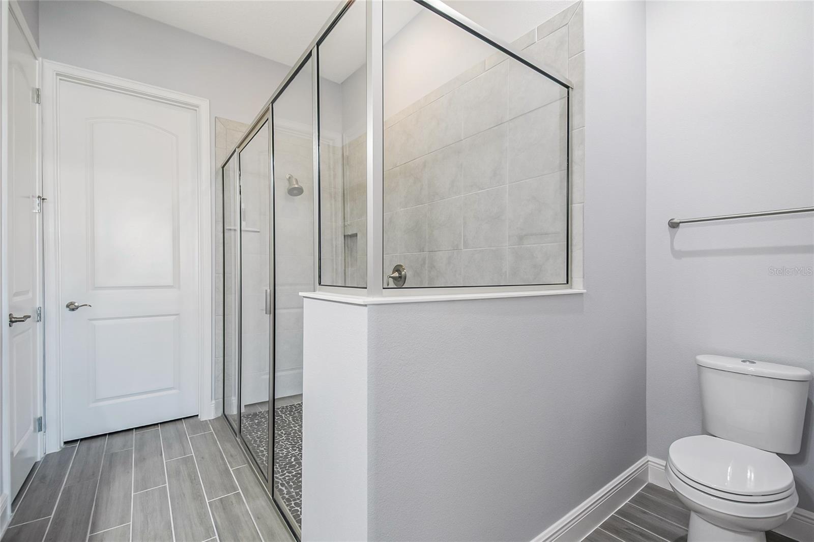 TWIN LAKES - Residential