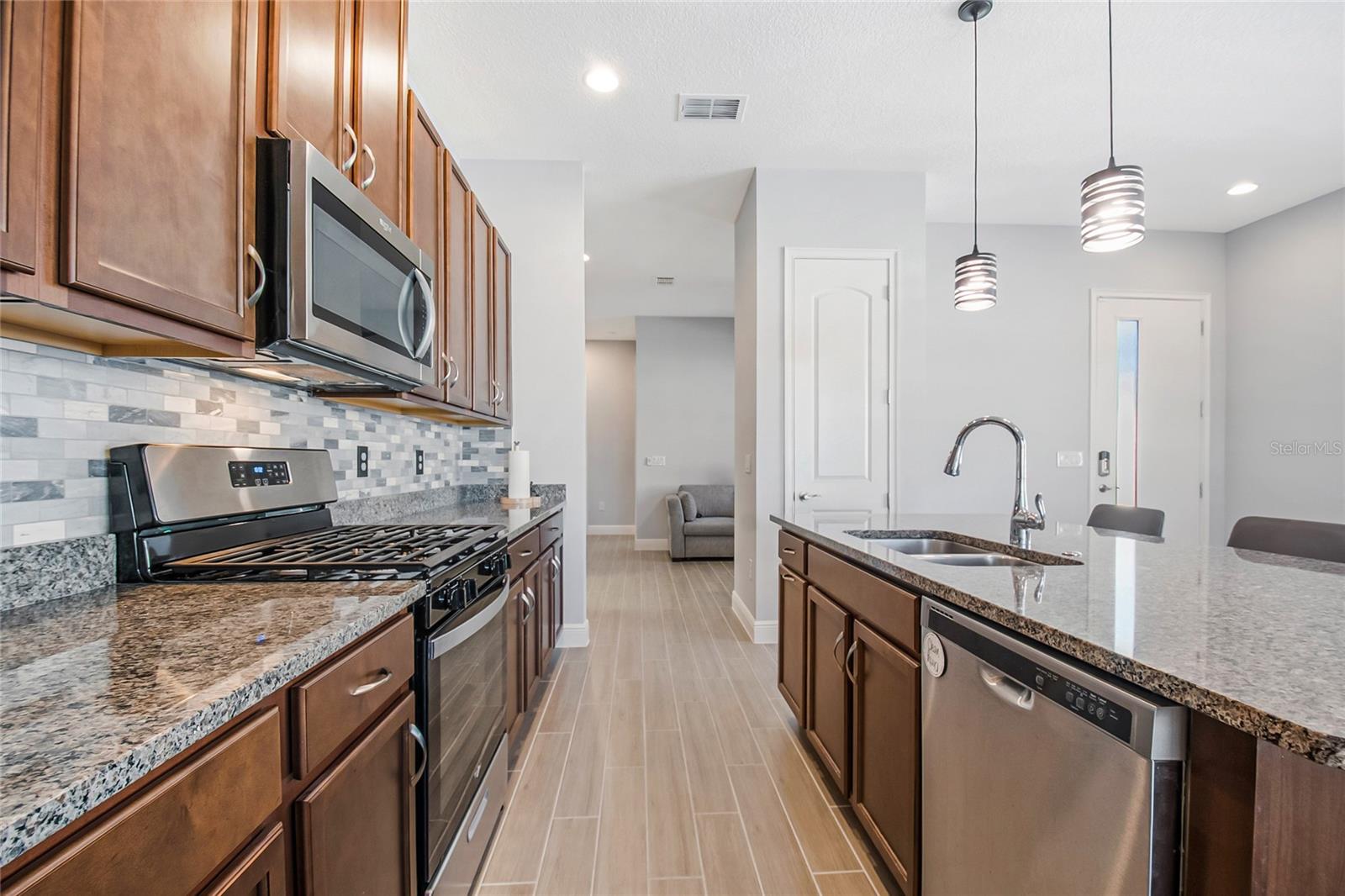 TWIN LAKES - Residential