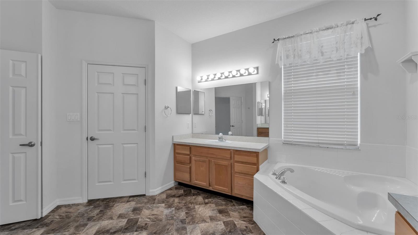 CARILLON LAKES PH 02 - Residential