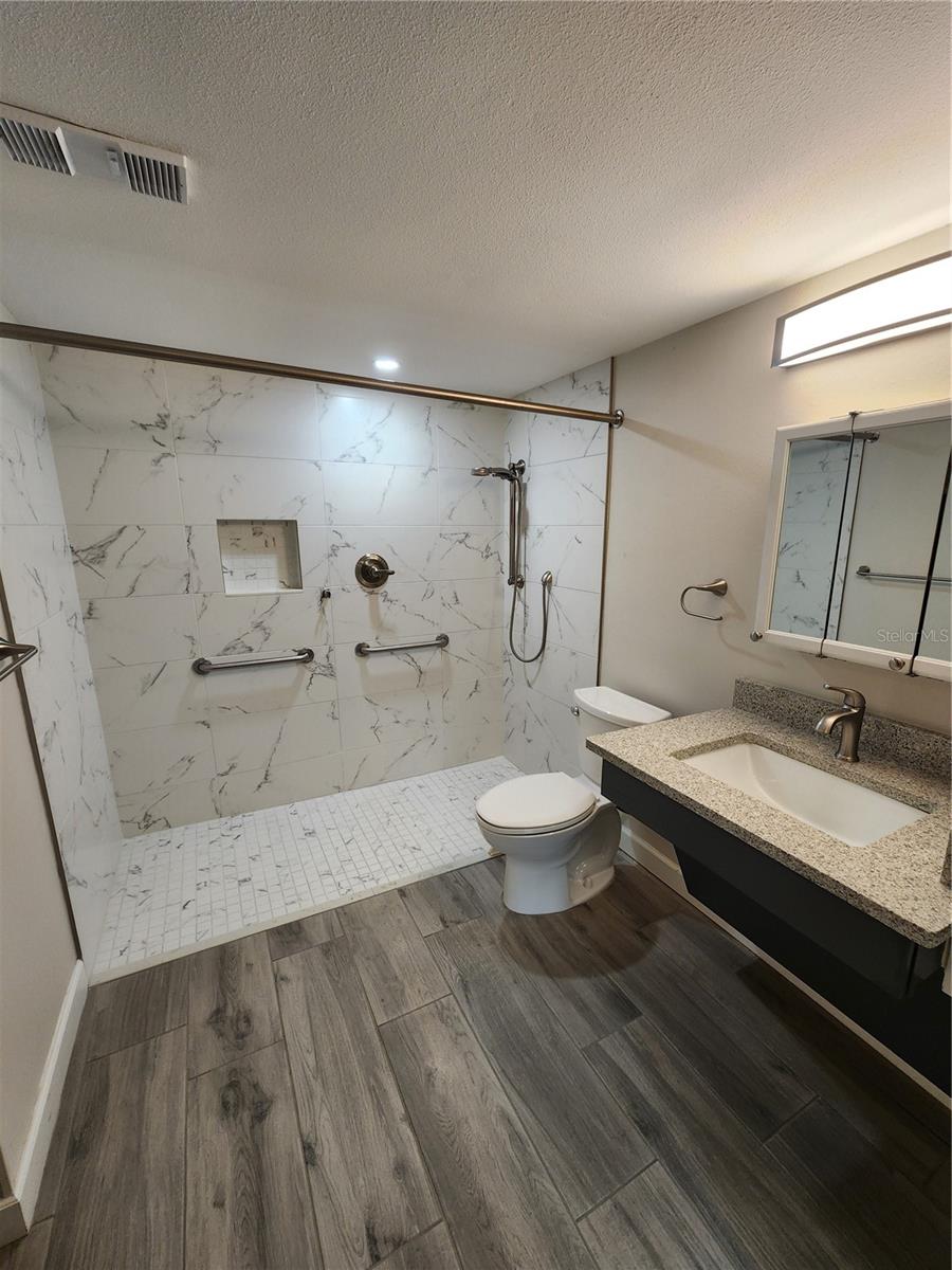 LAKEVIEW OF LARGO - Residential