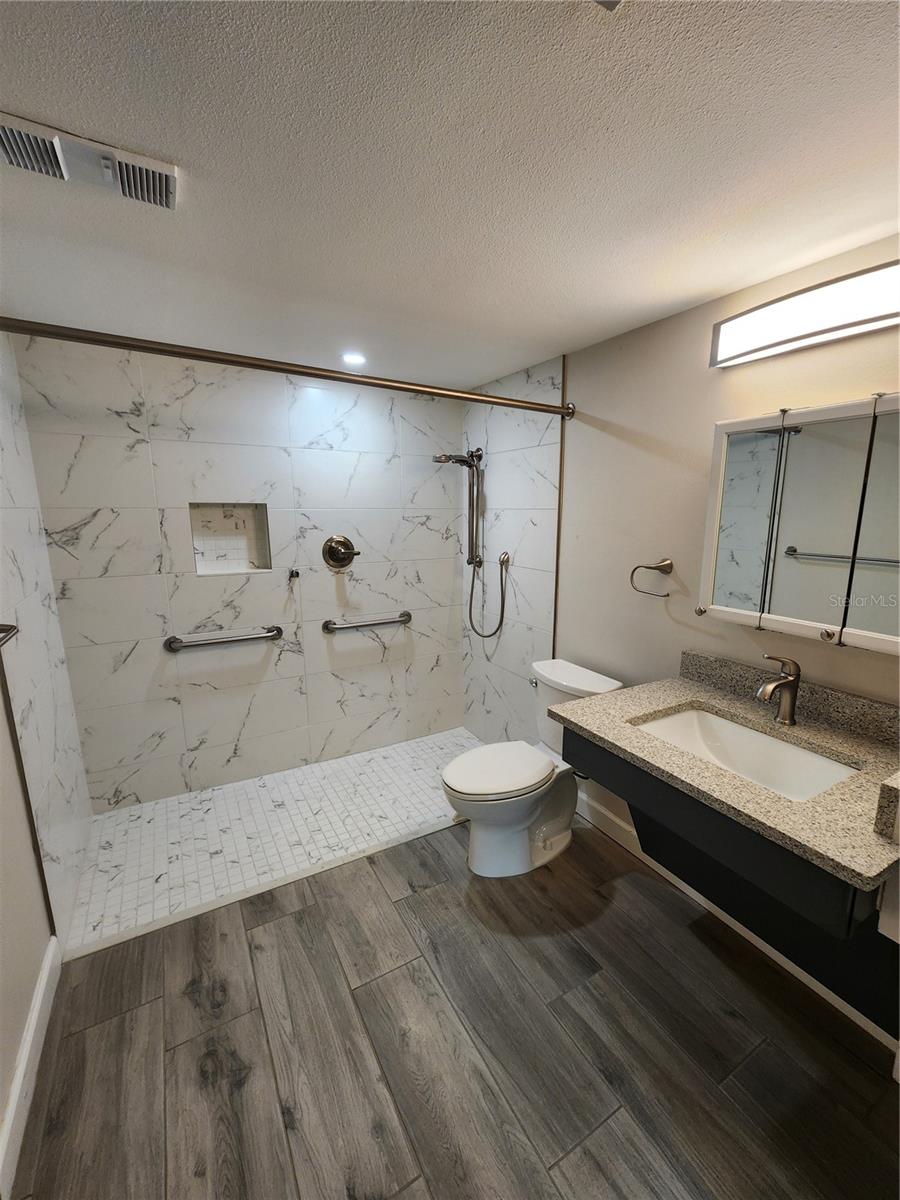 LAKEVIEW OF LARGO - Residential