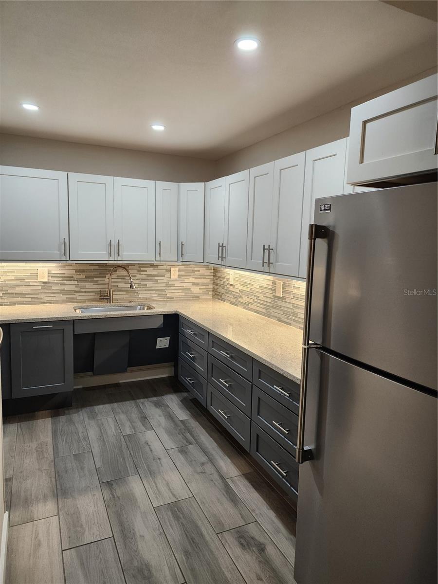 LAKEVIEW OF LARGO - Residential