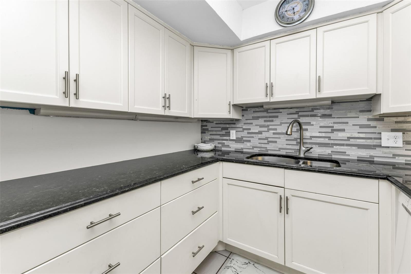 CHELSEA HOUSE - Residential