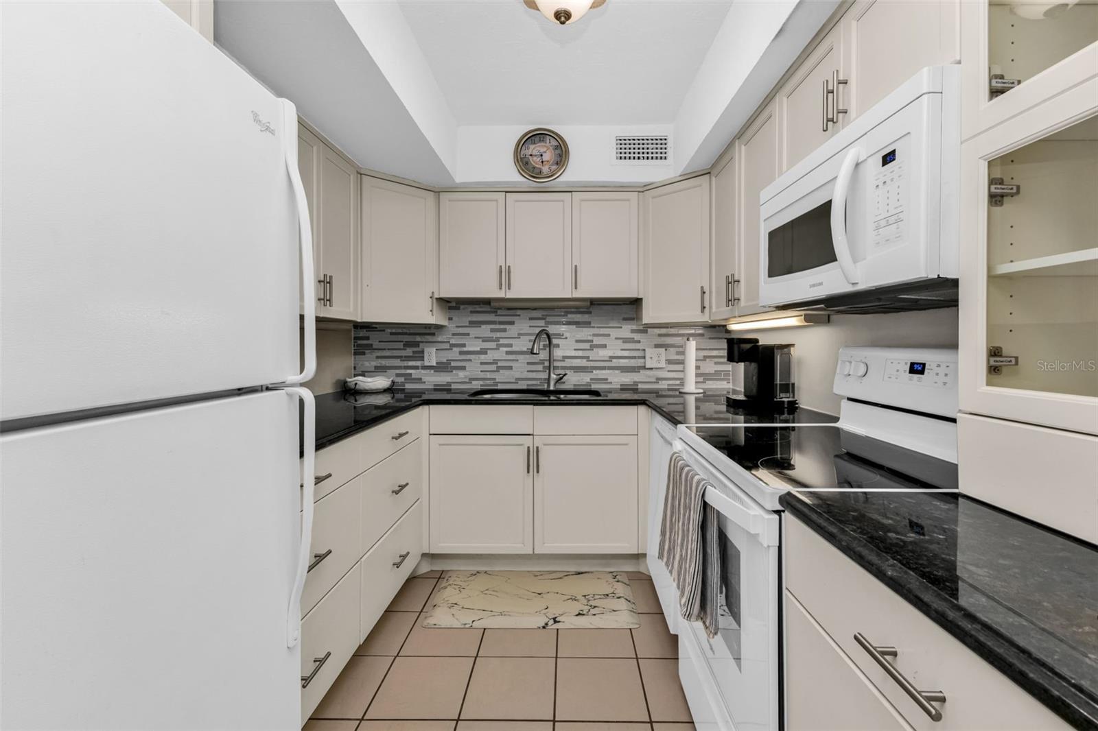 CHELSEA HOUSE - Residential