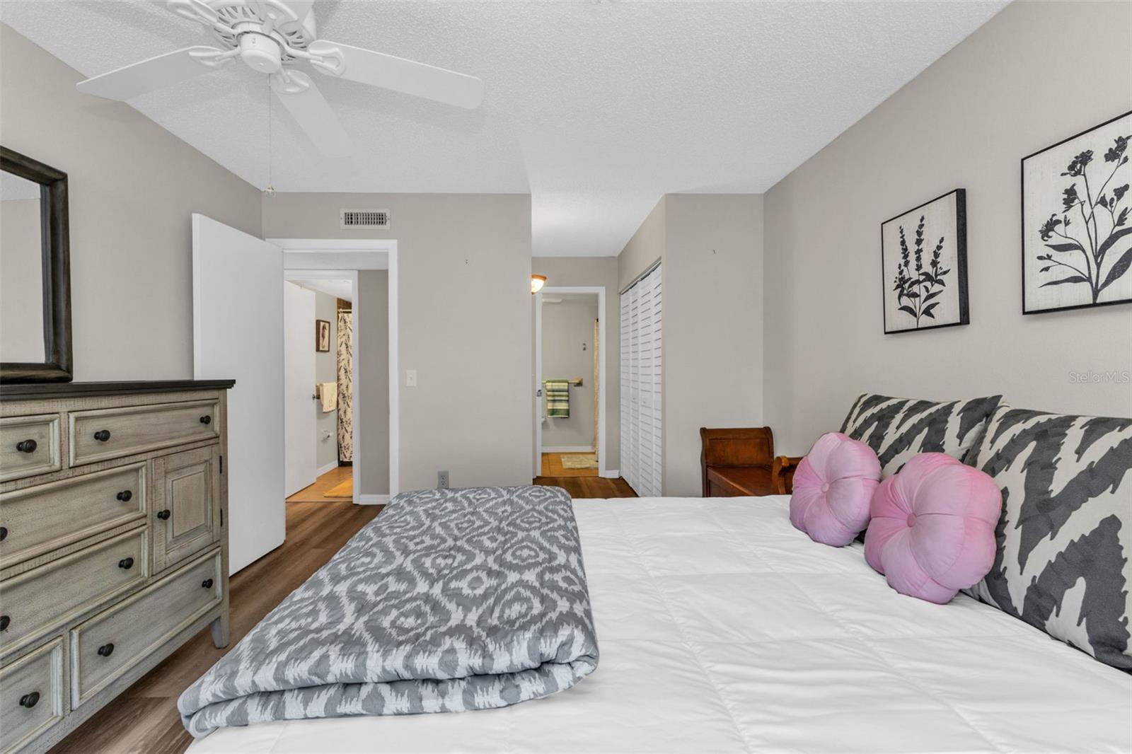 CHELSEA HOUSE - Residential