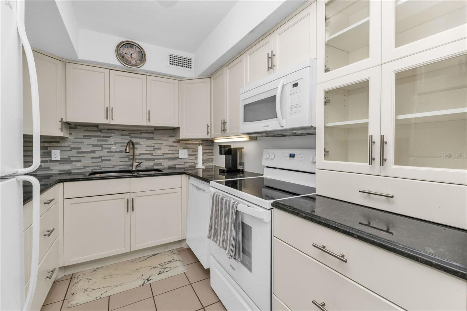 CHELSEA HOUSE - Residential