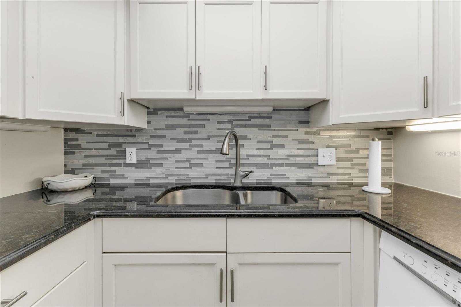 CHELSEA HOUSE - Residential