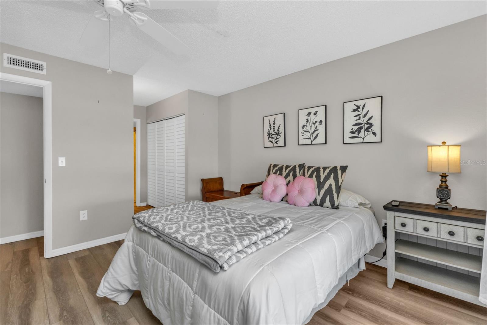 CHELSEA HOUSE - Residential