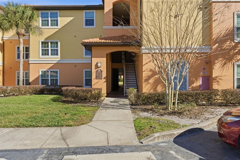 Photo of 5479 Vineland Road #9202, Orlando, FL 32811 (MLS # O6380012)