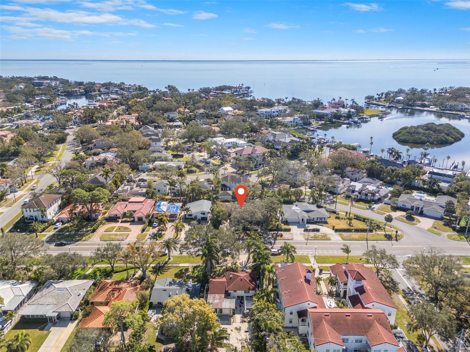 Come build your dream home on this 100x100 lot located minutes to downtown St Pete. Steps to the gorgeous Coffee Pot Bayou. This is the dream lot you have been waiting for in Snell Isle!
