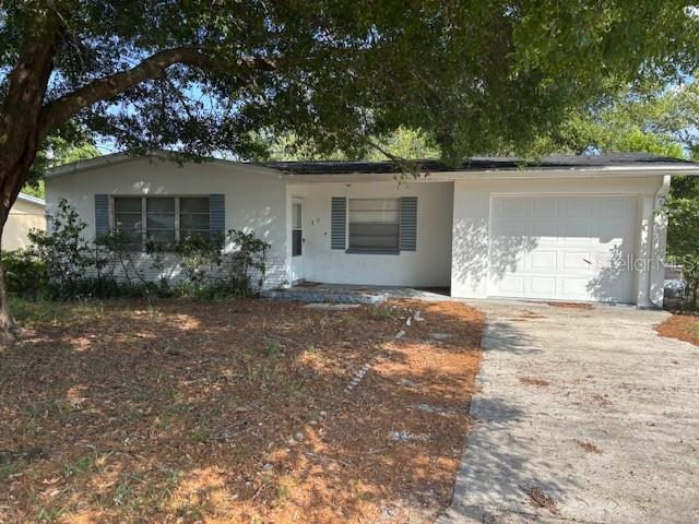 First Month rent and security only!
Beautiful 3/2/1 located in the perfect location in Beverley Hills. Close to schools, shopping, entertainment, parks, and Dr. offices. This is a perfect location for people who enjoy the Florida lifestyle.
