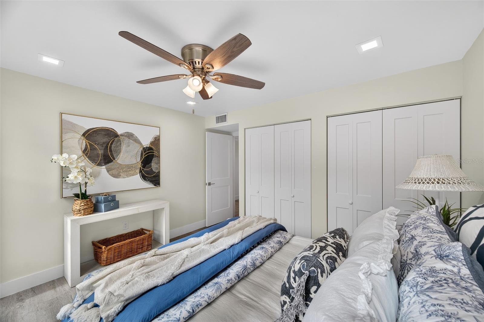 BAY MARINER THE CONDO - Residential