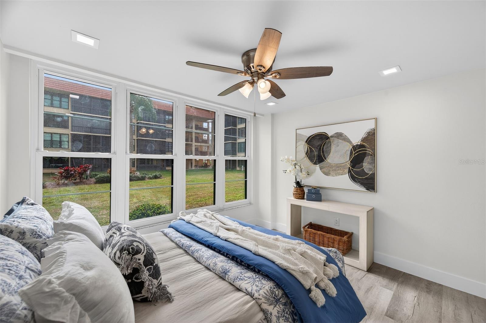 BAY MARINER THE CONDO - Residential