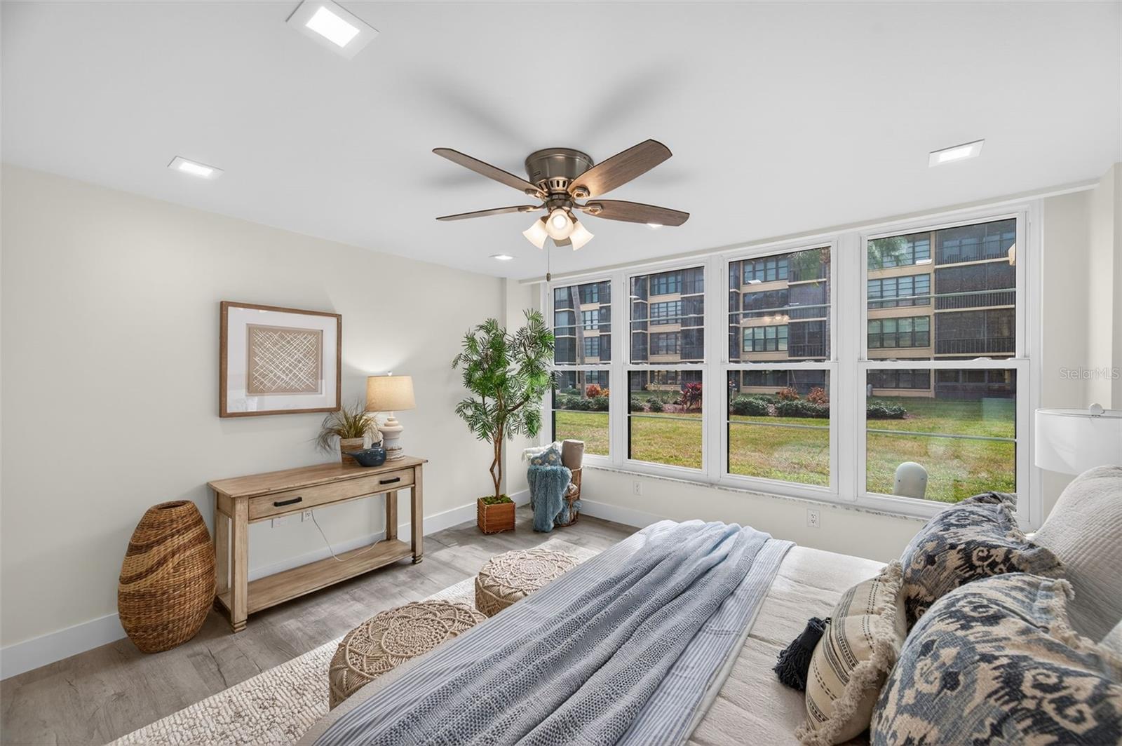 BAY MARINER THE CONDO - Residential