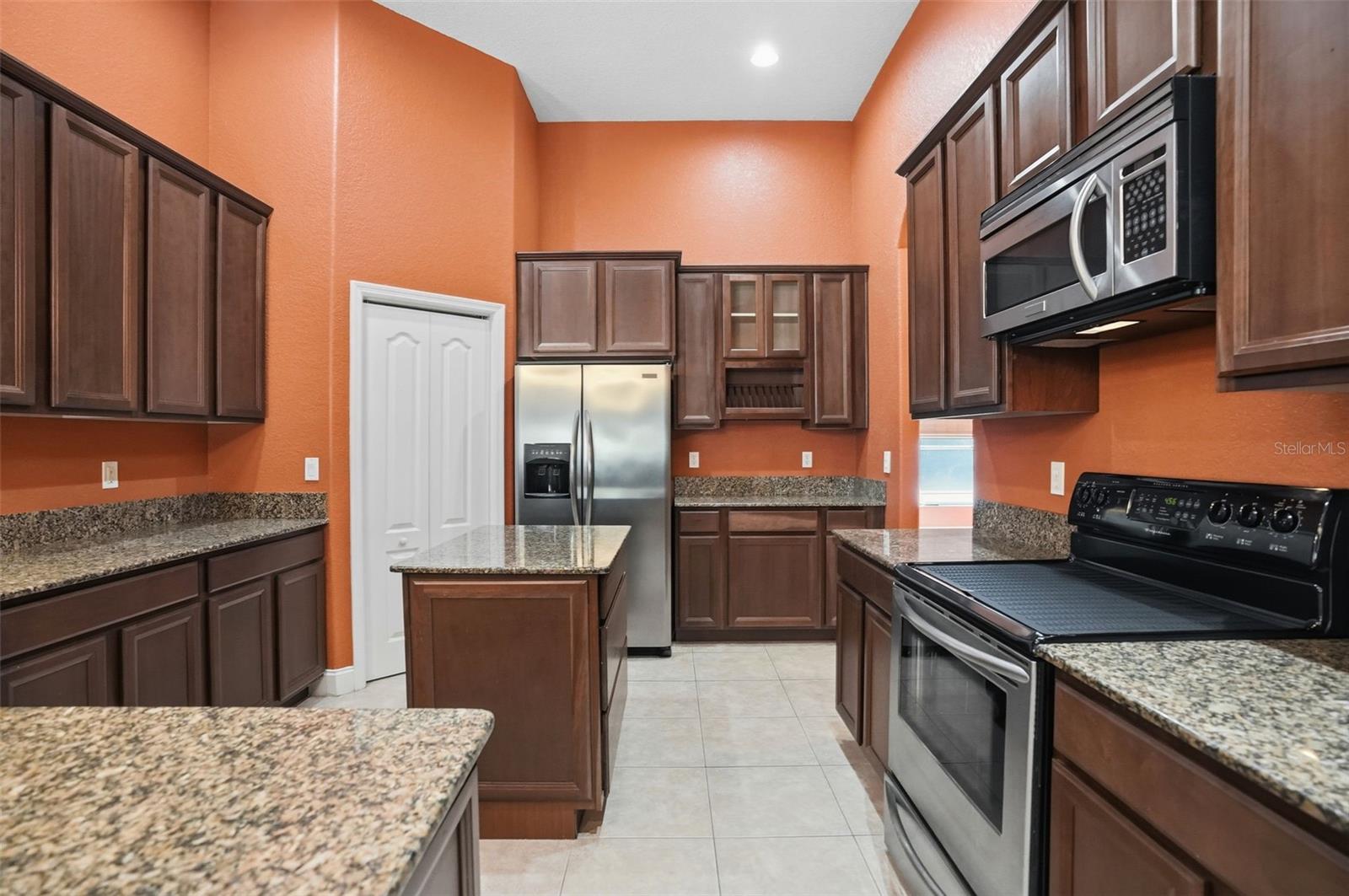 ROYAL HIGHLANDS - Residential