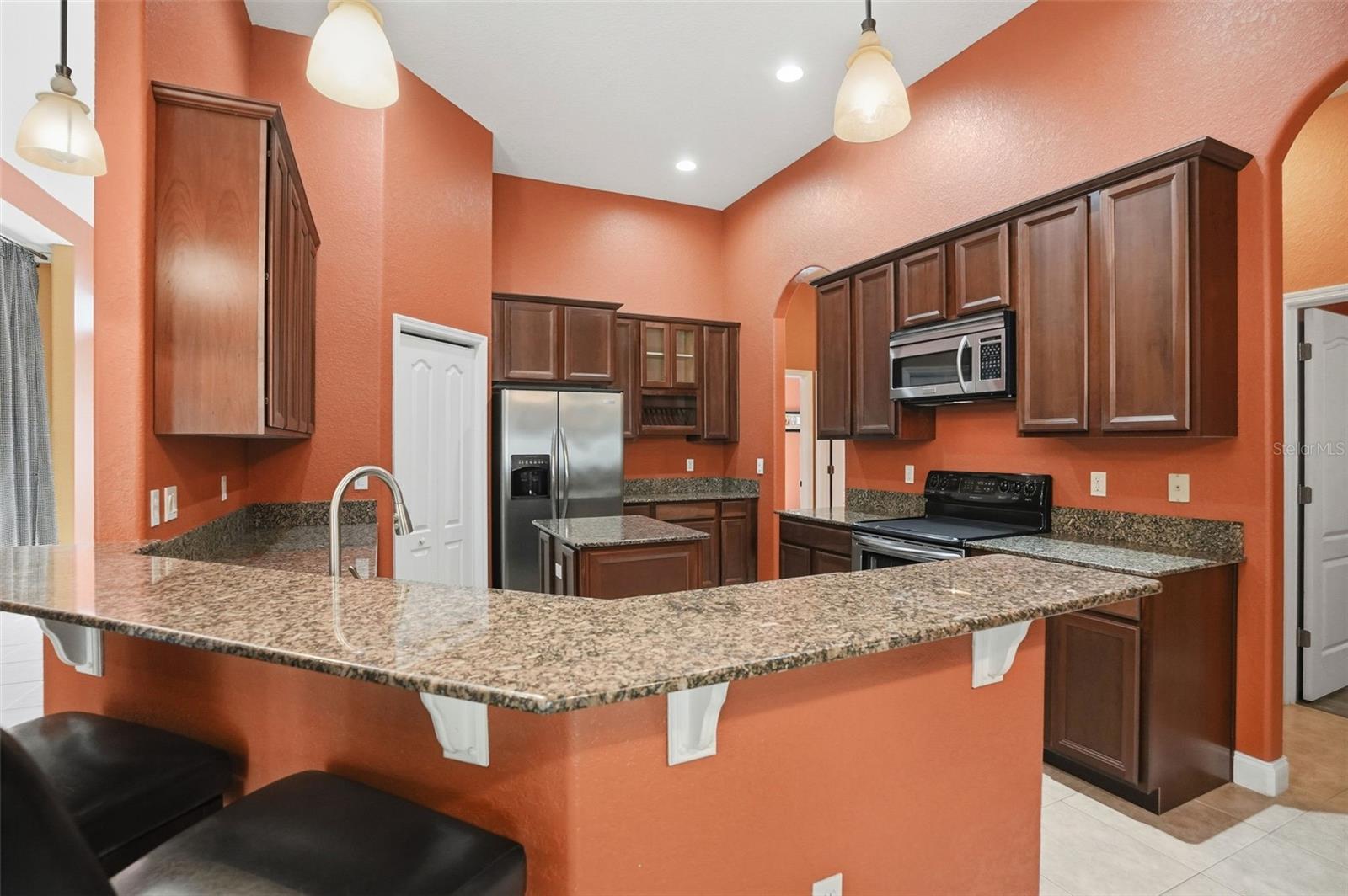 ROYAL HIGHLANDS - Residential