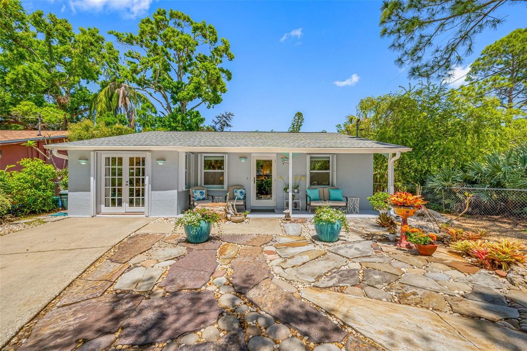 Photo of 5131 24th Avenue S, Gulfport, FL 33707 (MLS # TB8373999)