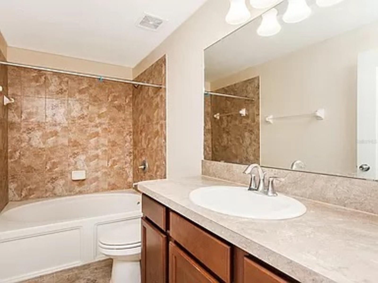 AMBERLEE TWNHMS - Residential