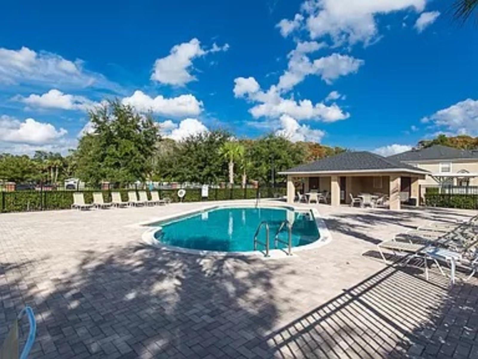 AMBERLEE TWNHMS - Residential