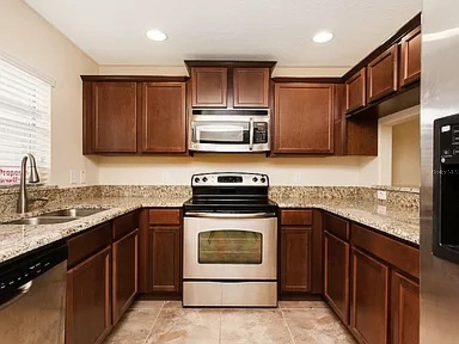 AMBERLEE TWNHMS - Residential