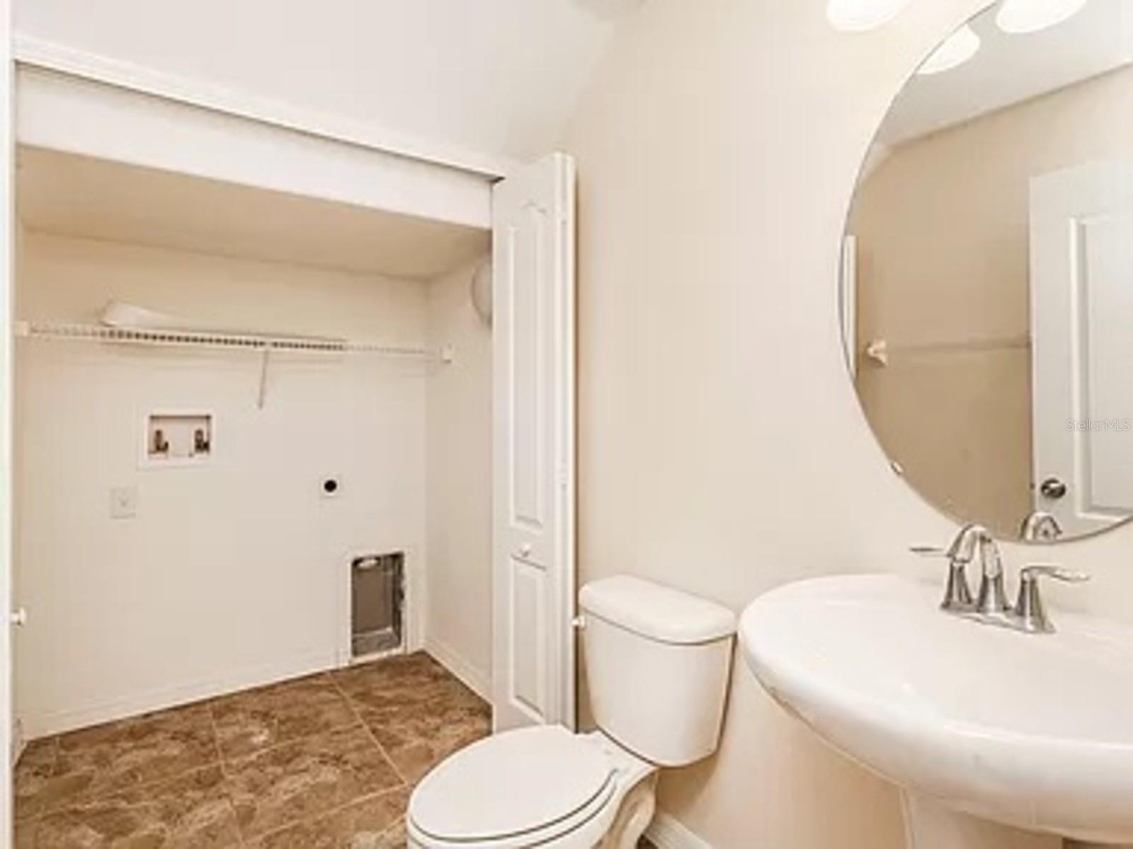 AMBERLEE TWNHMS - Residential