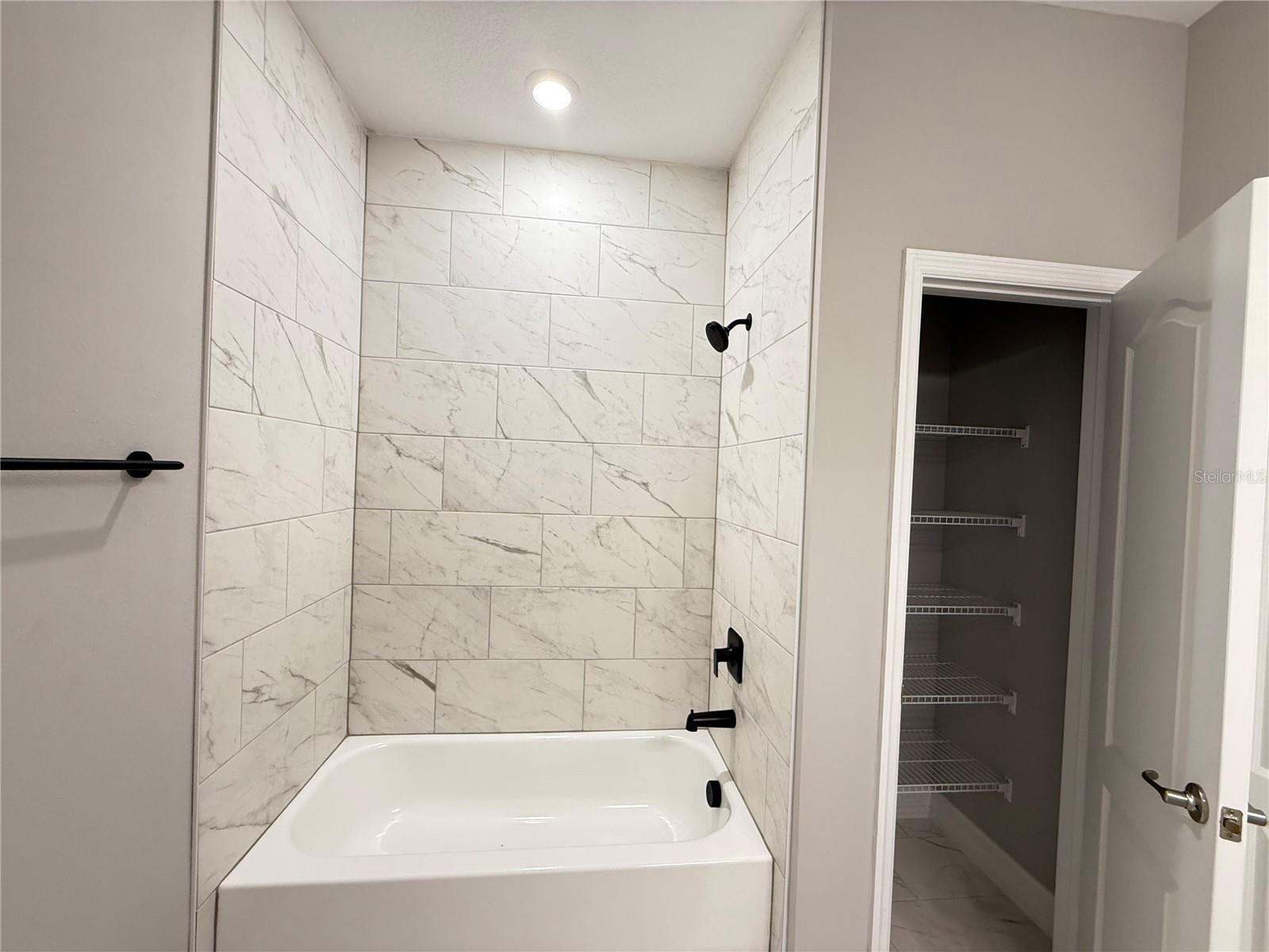 MARION OAKS UN 10 - Residential Lease
