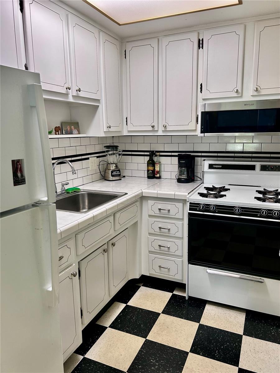 TOWN APTS CONDO - Residential