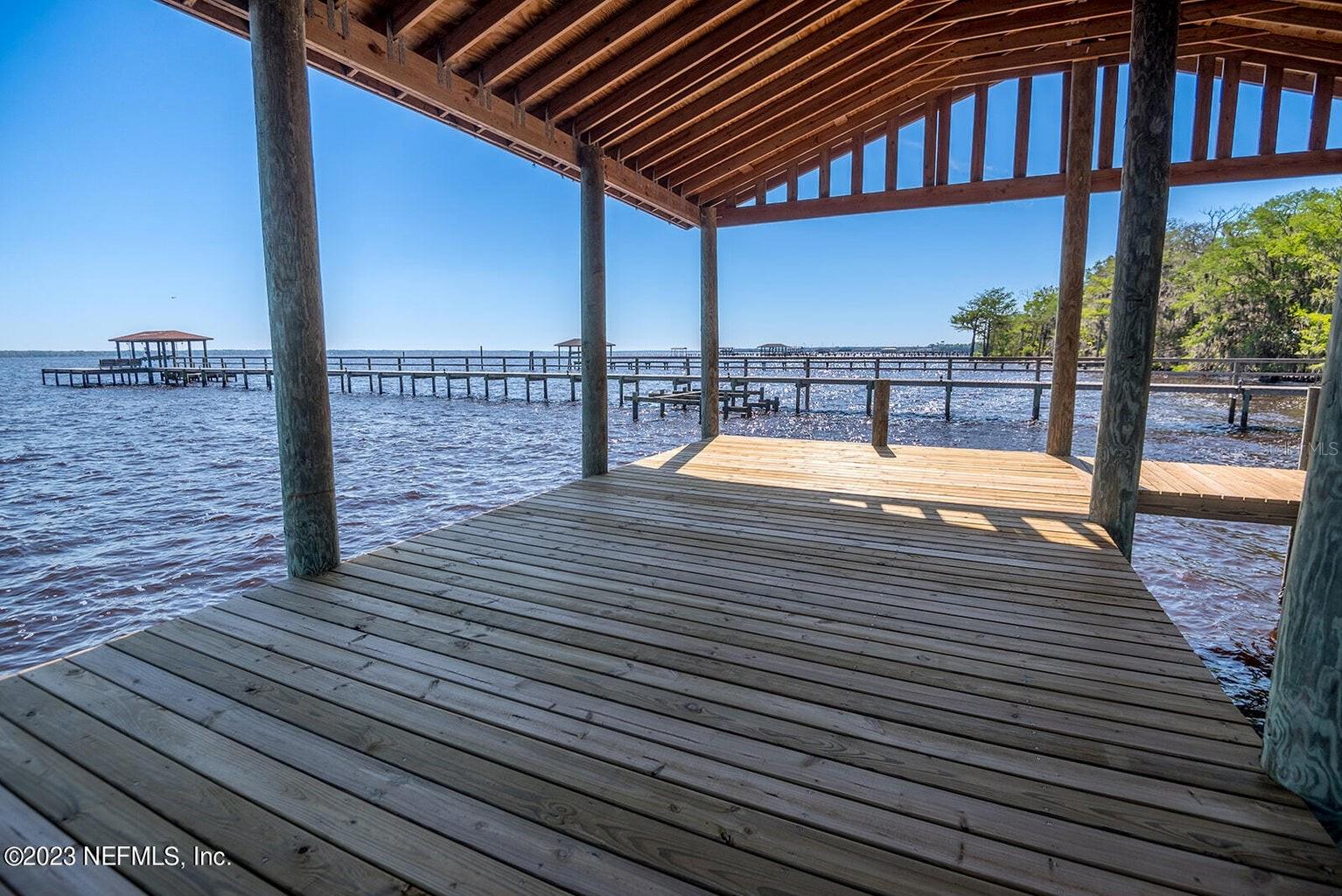 NORTH SUBURBS/GREEN COVE SPGS - Land