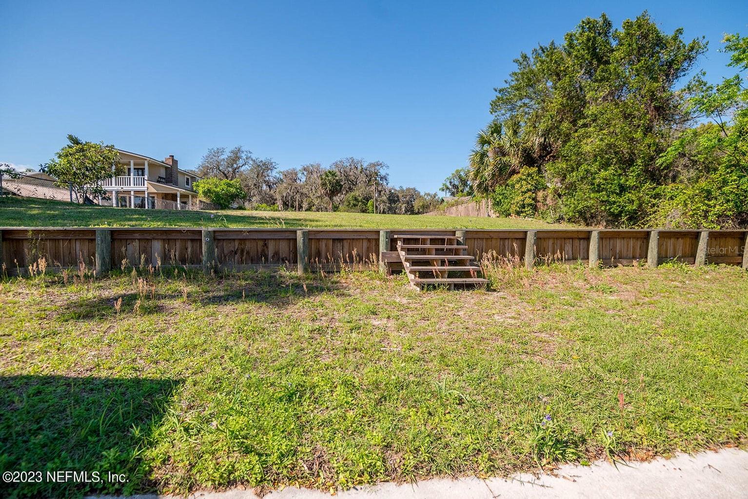 NORTH SUBURBS/GREEN COVE SPGS - Land