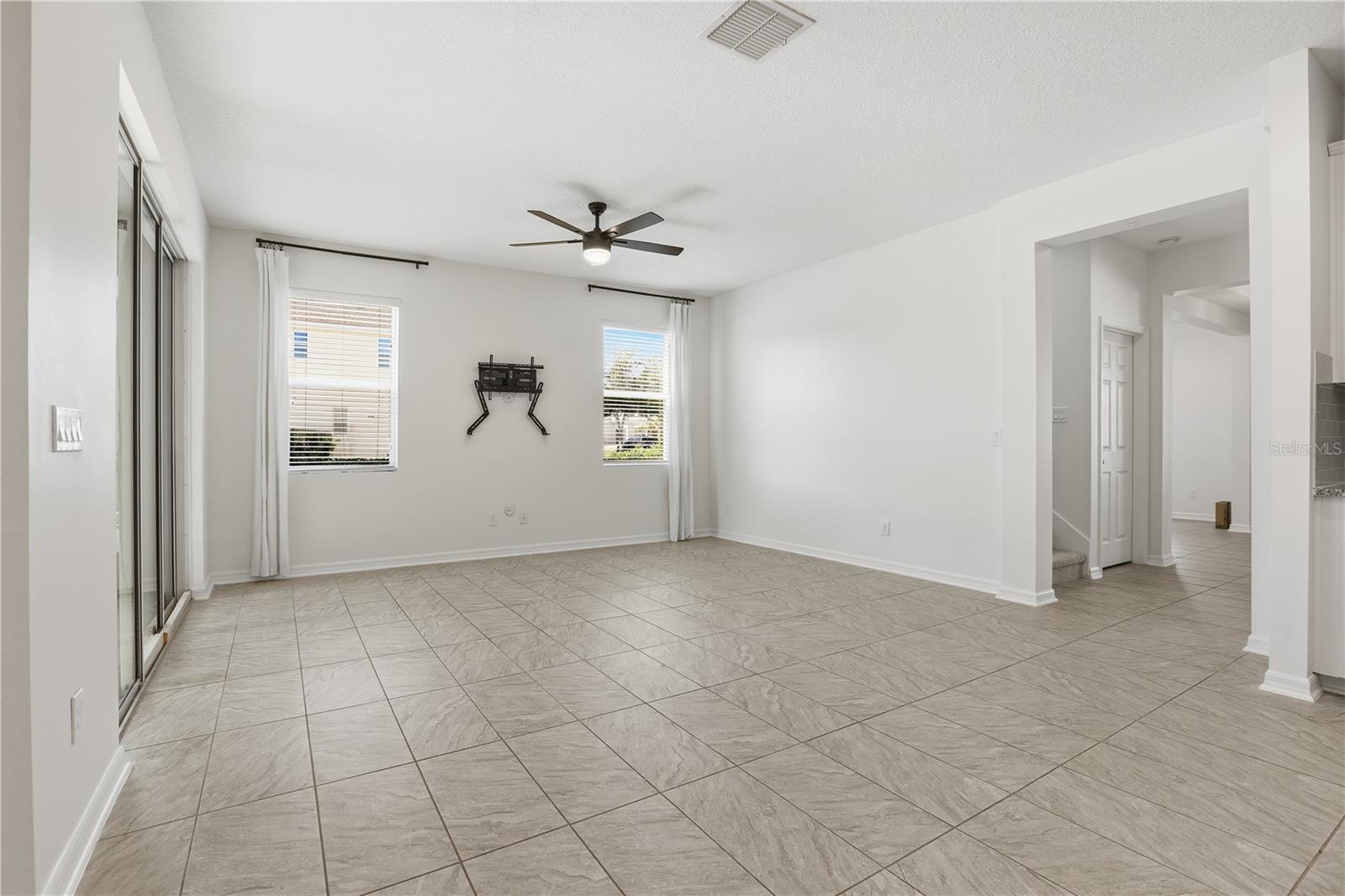 ORCHARD HILLS - Residential Lease