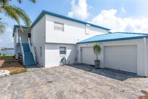 A home in CRYSTAL RIVER