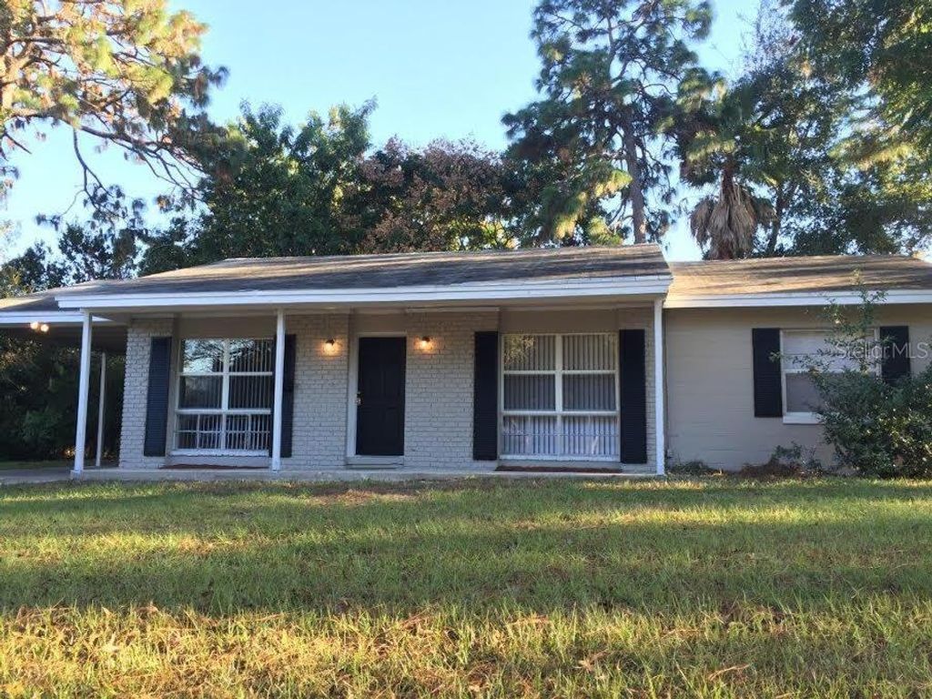 Photo of 5216 Palisades Drive, Orlando, FL 32808 (MLS # O6398049)