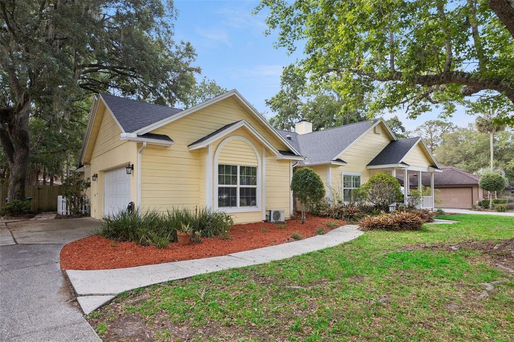 Photo of 672 Vistawilla Drive, Winter Springs, FL 32708 (MLS # O6402872)