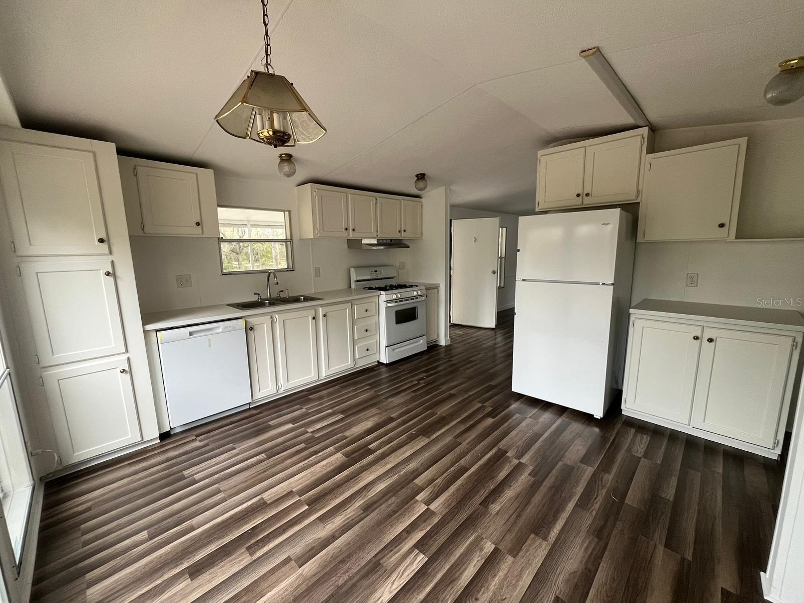 15237 E ROYAL OAK DRIVE