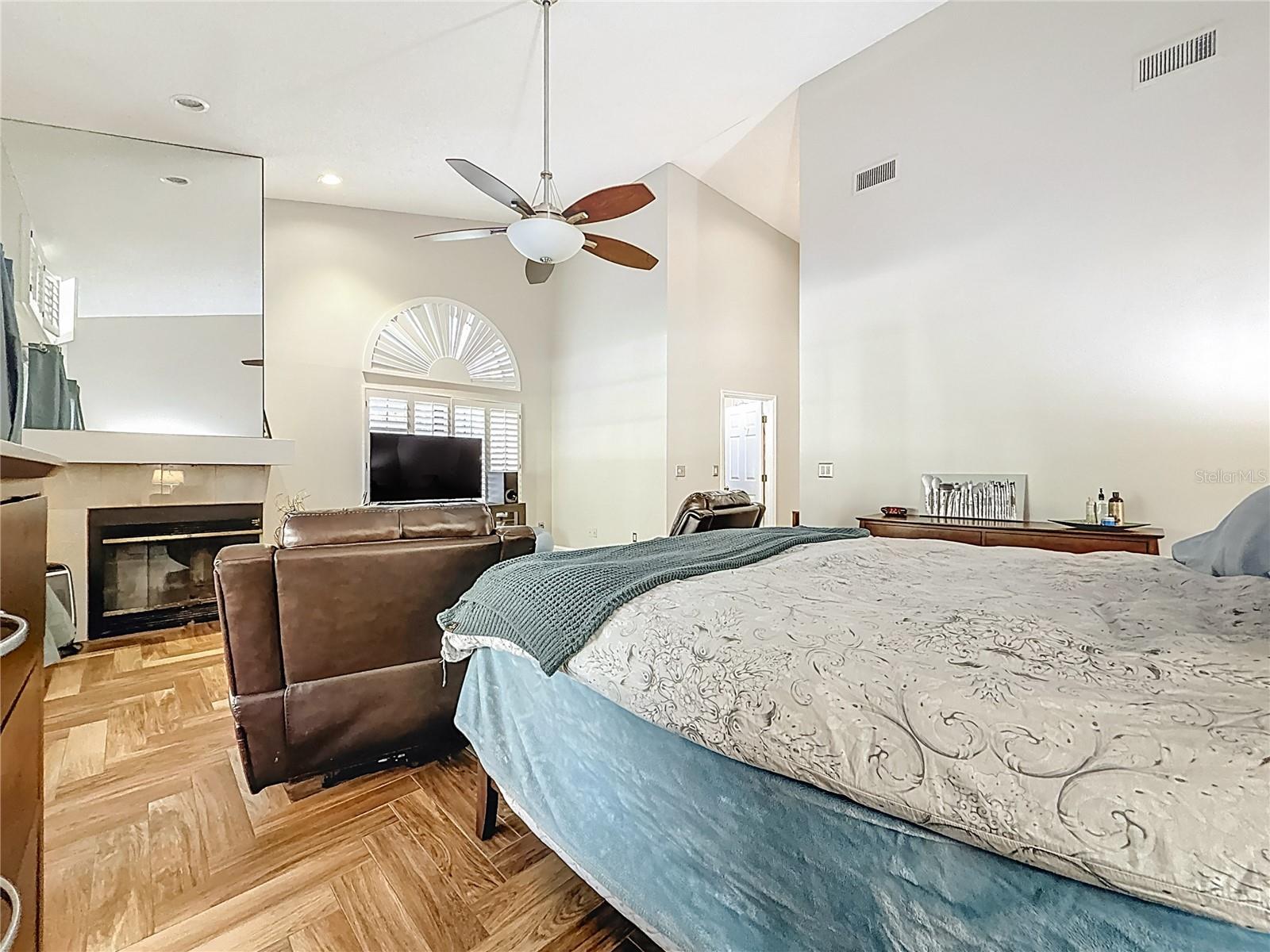 DEERPATH UNIT ONE - Residential