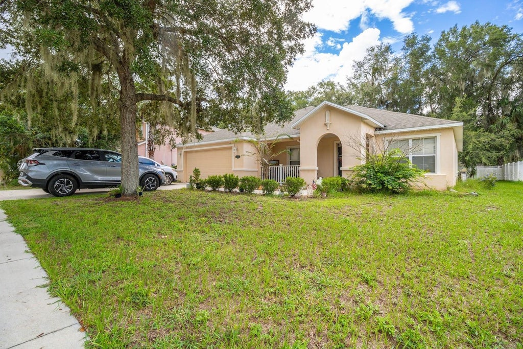 Photo of 1308 Tilapia Trail, Deland, FL 32724 (MLS # O6443805)