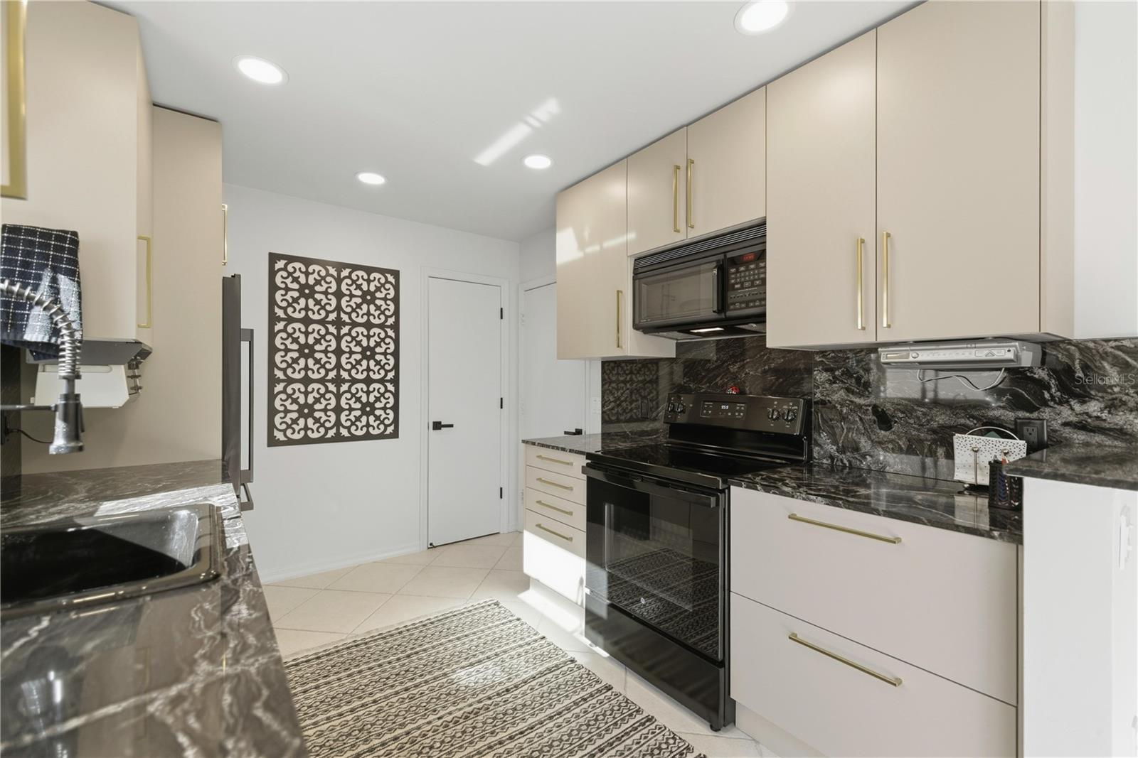 SUMTER VILLA DE LA MESA VILLAG - Residential