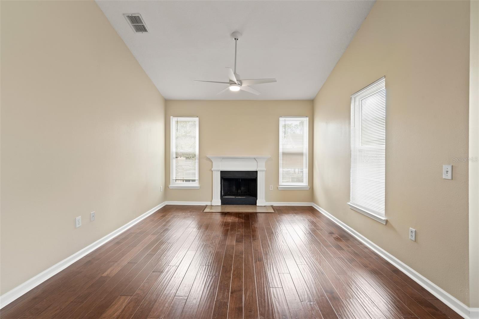 THE VILLAS CONDO - Residential