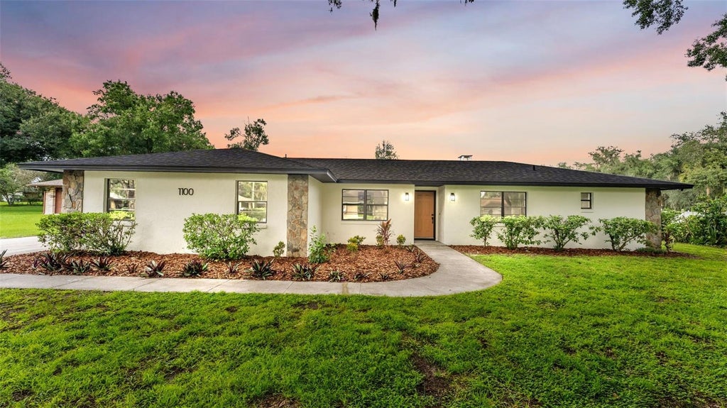 Photo of 1100 Hammock Shade Drive, Lakeland, FL 33809 (MLS # L4965199)