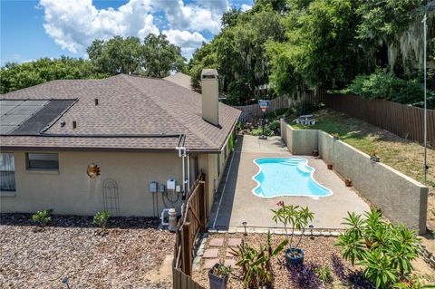 A home in EUSTIS