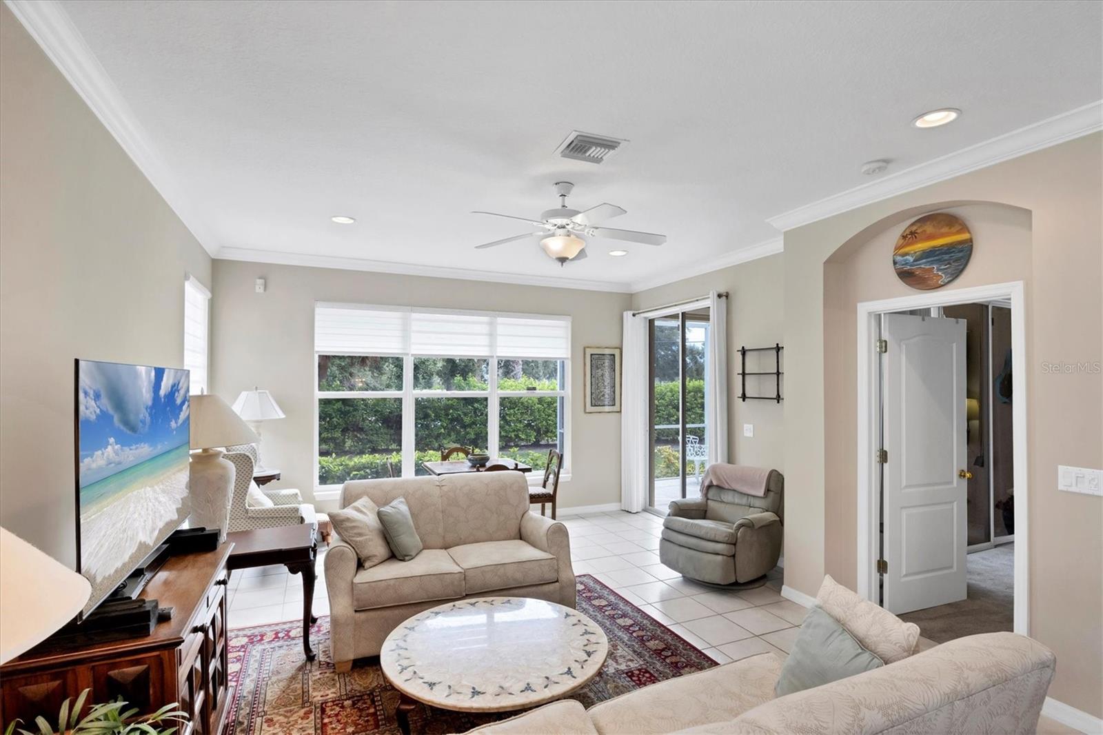 PELICAN POINTE GOLF & COUNTRY CLUB - Residential